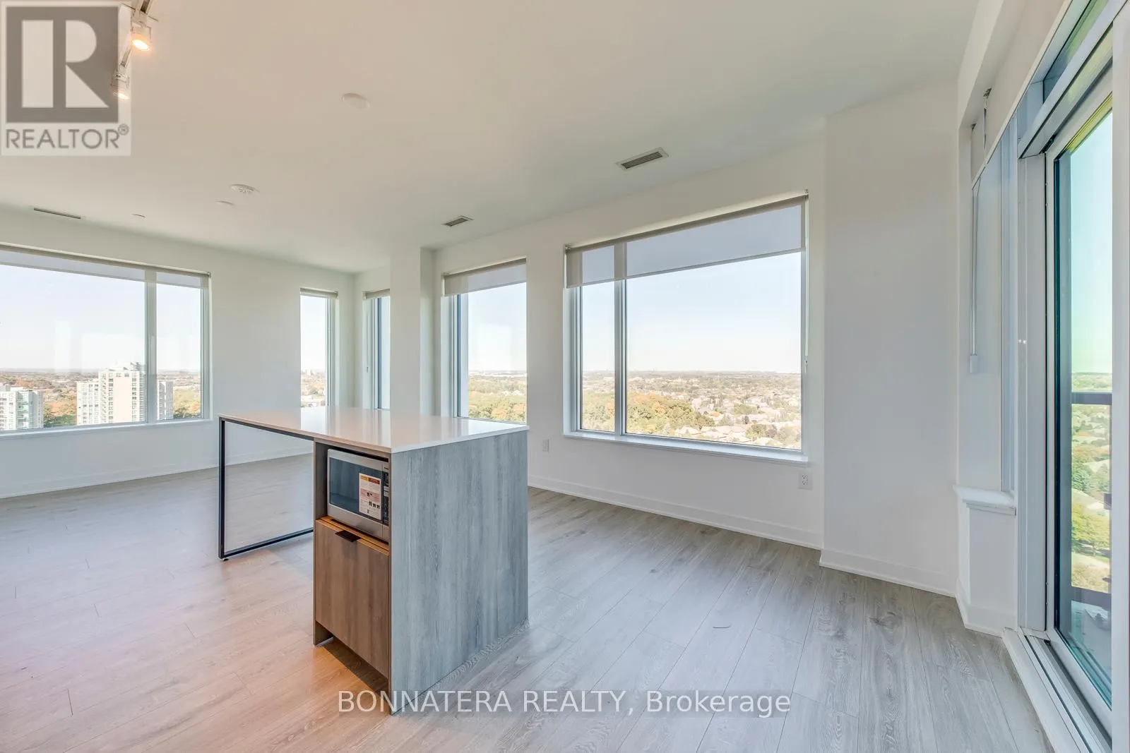 1810 - 2395 EGLINTON AVENUE W