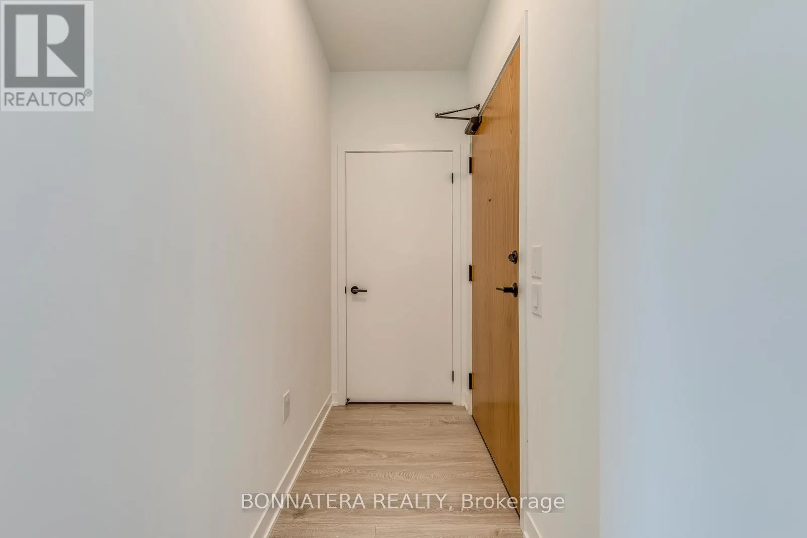 1810 - 2395 EGLINTON AVENUE W