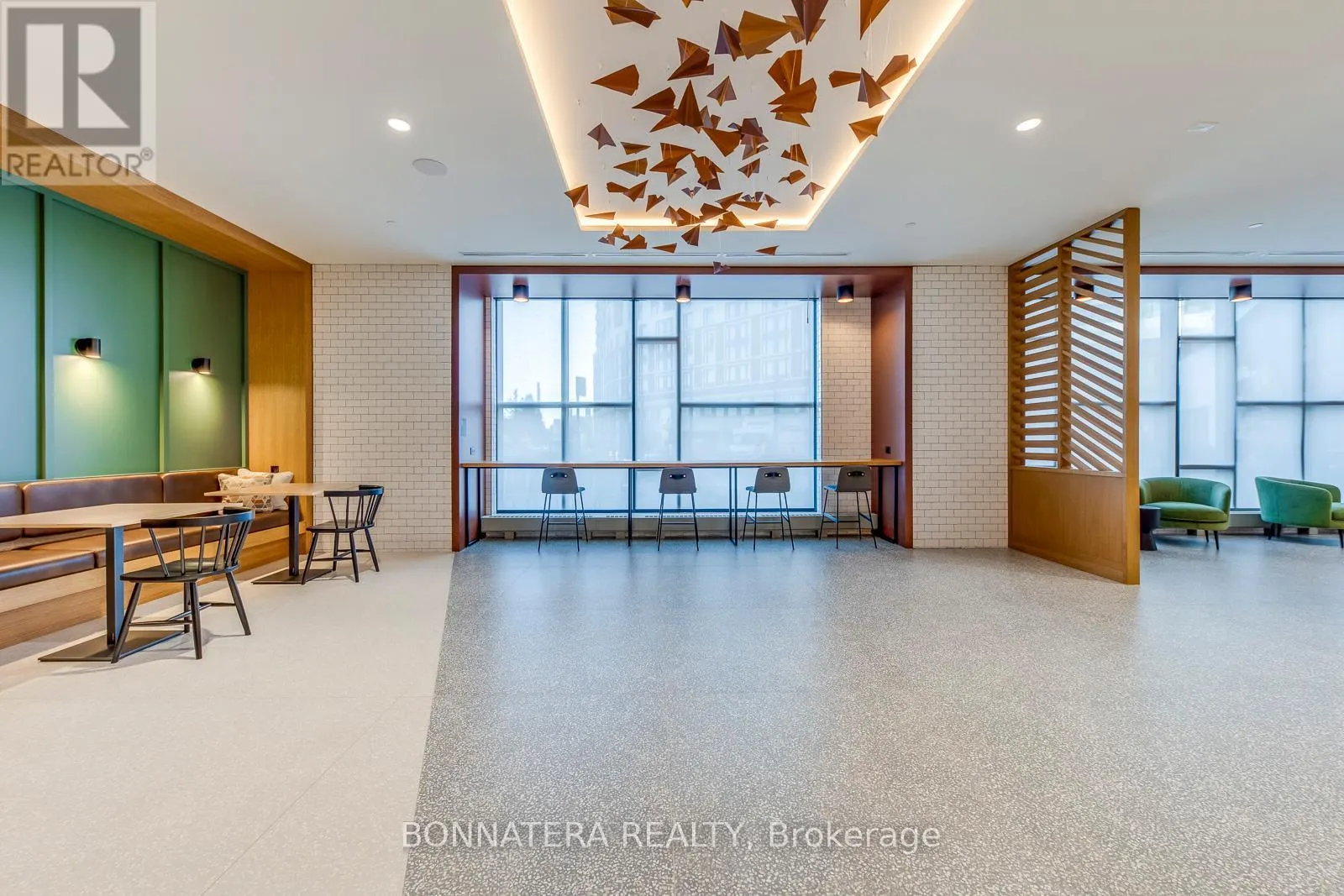 1810 - 2395 EGLINTON AVENUE W