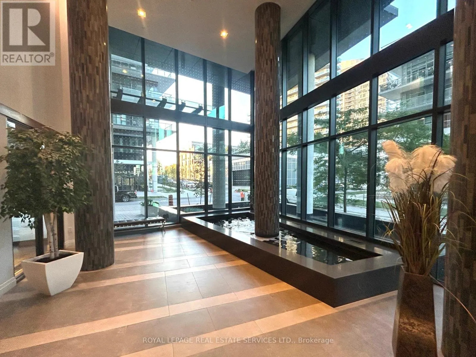 904 - 39 ANNIE CRAIG DRIVE