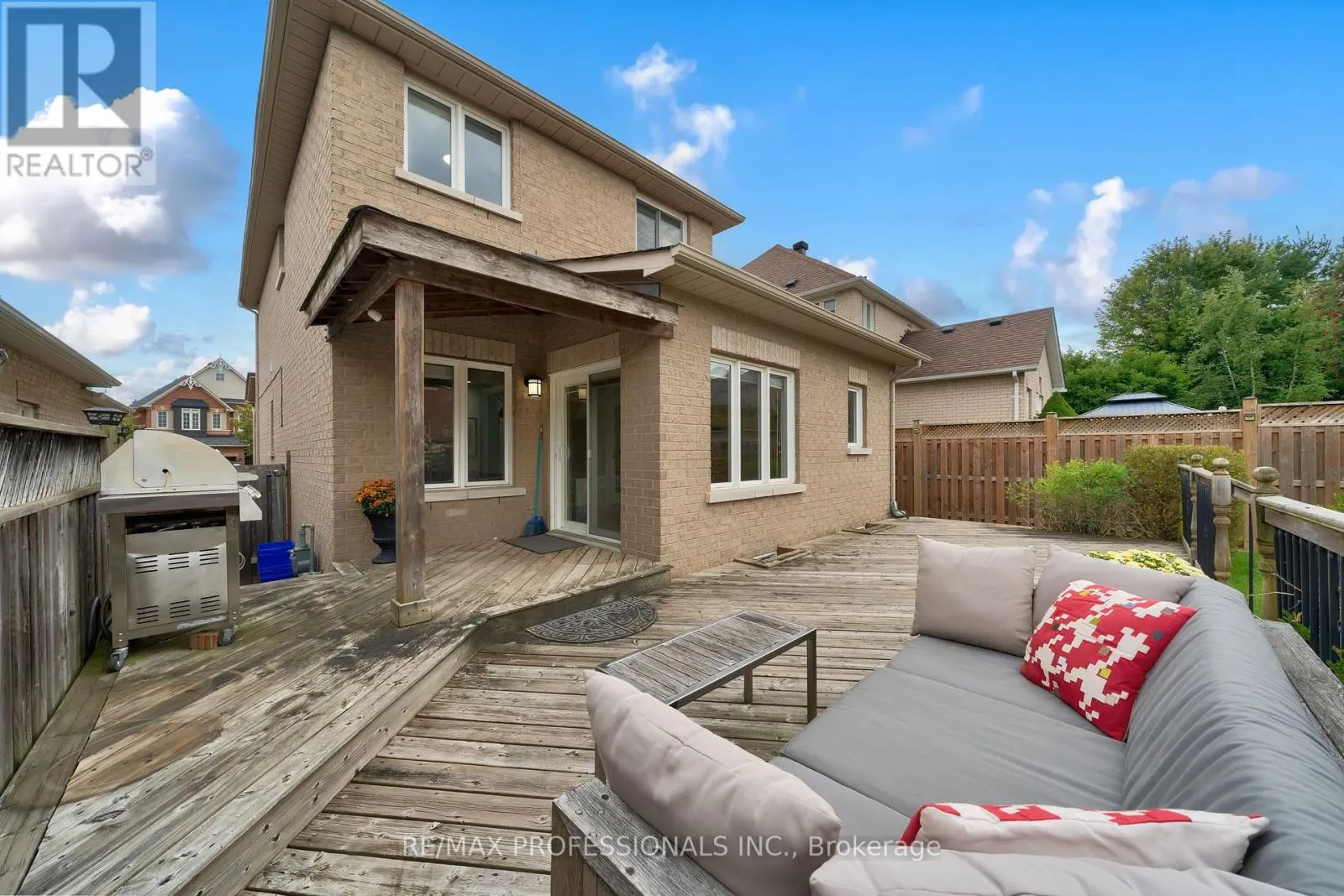 67 CHAPLIN CRESCENT