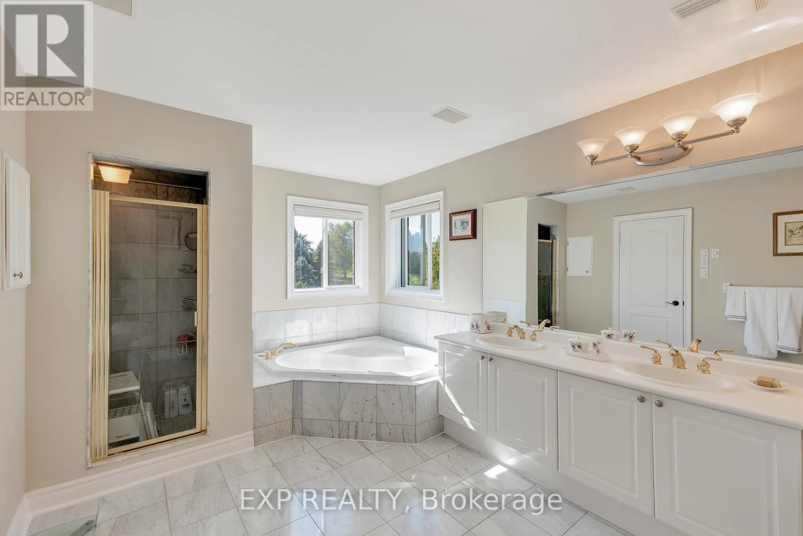 6 GOLFWAY COURT
