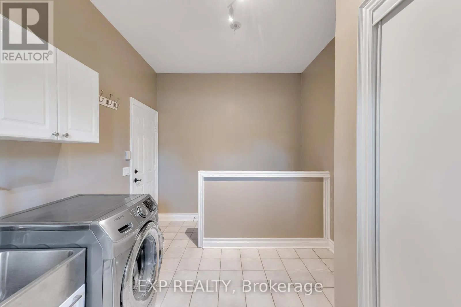 6 GOLFWAY COURT