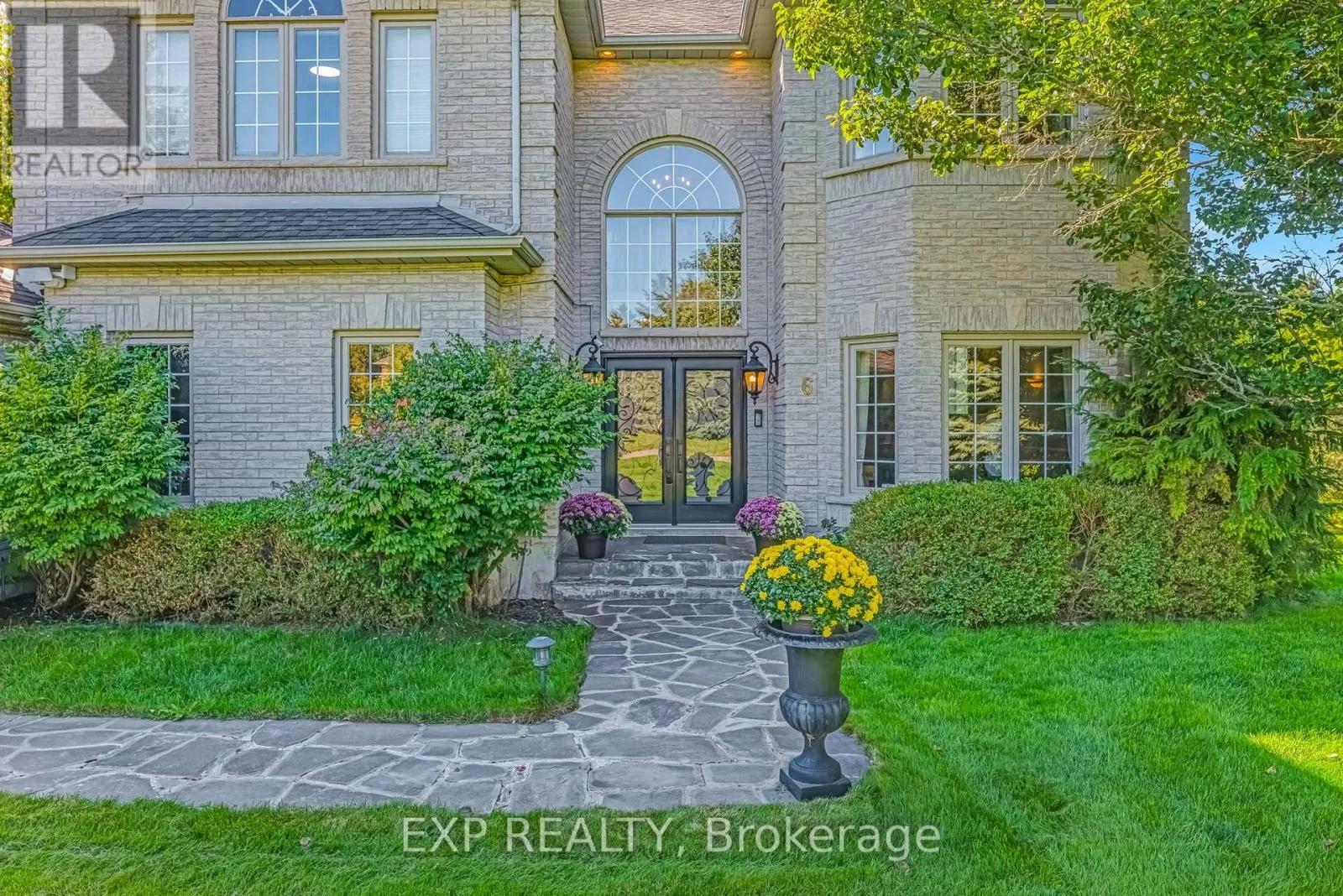 6 GOLFWAY COURT
