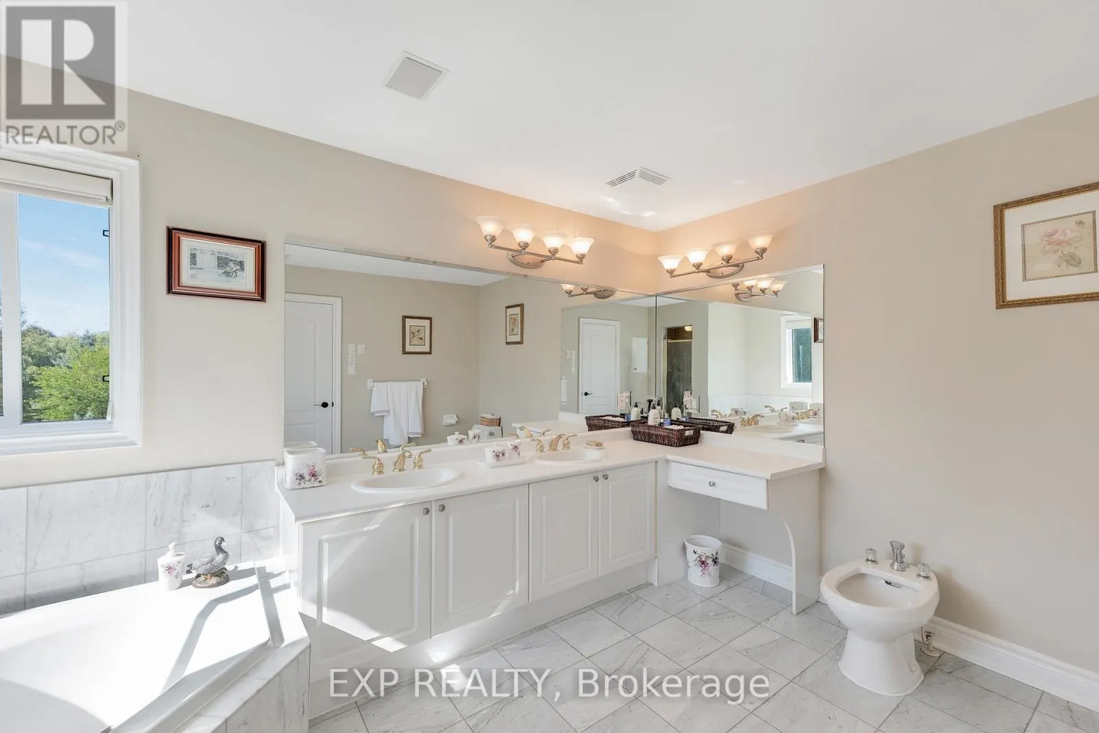 6 GOLFWAY COURT