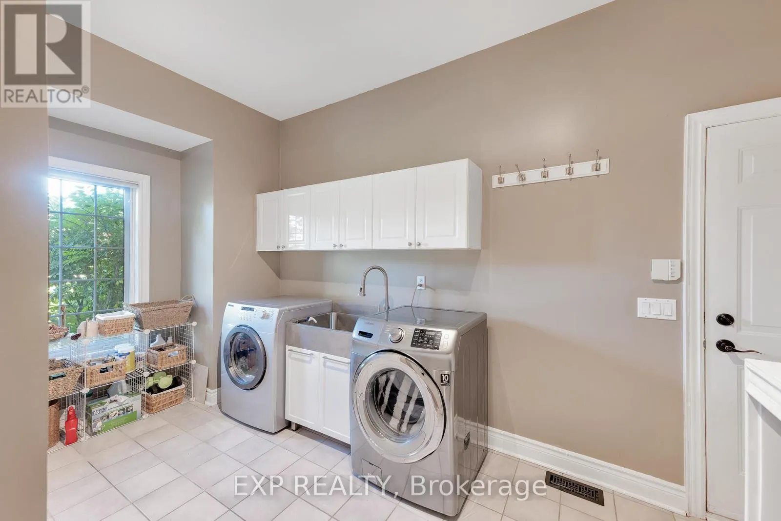 6 GOLFWAY COURT