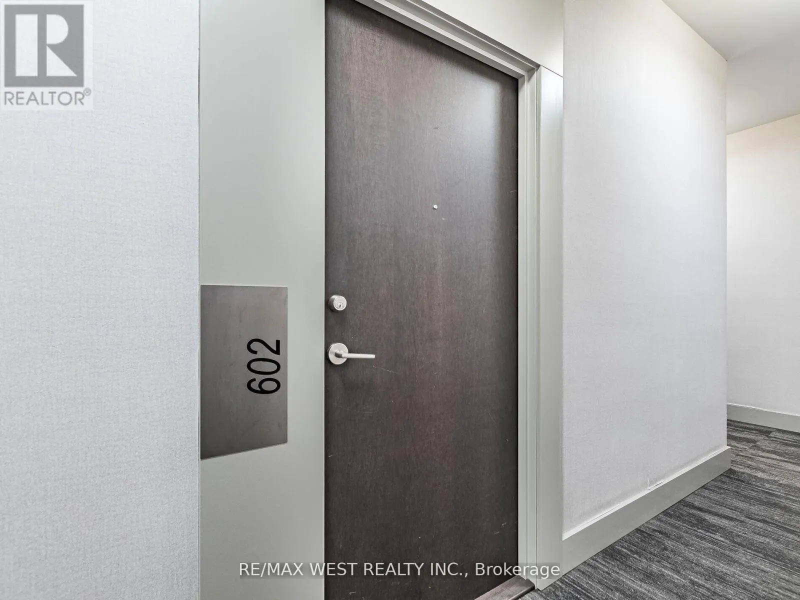 602 - 10 PARK LAWN ROAD