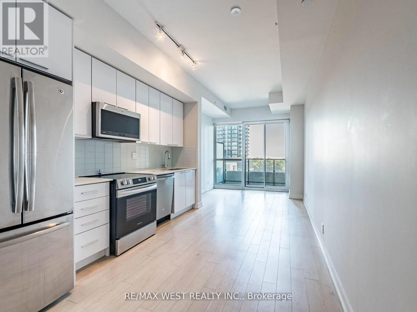 602 - 10 PARK LAWN ROAD