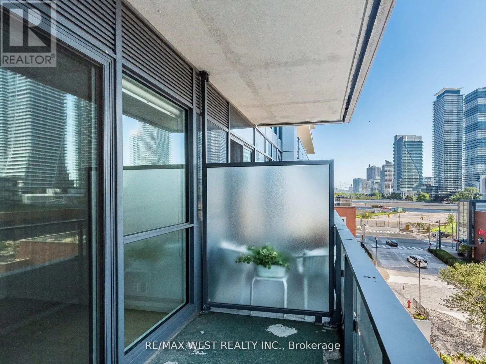 602 - 10 PARK LAWN ROAD