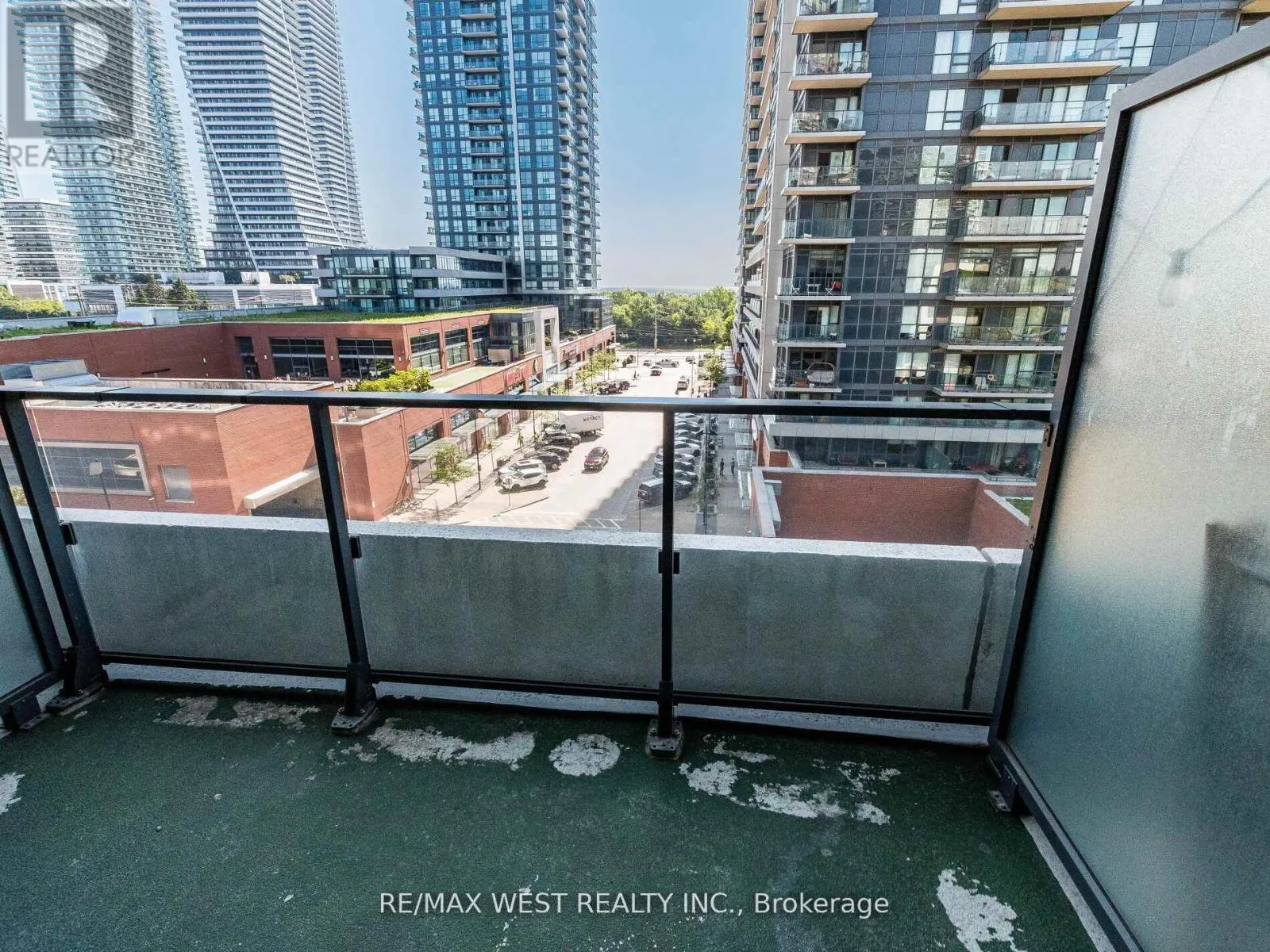 602 - 10 PARK LAWN ROAD