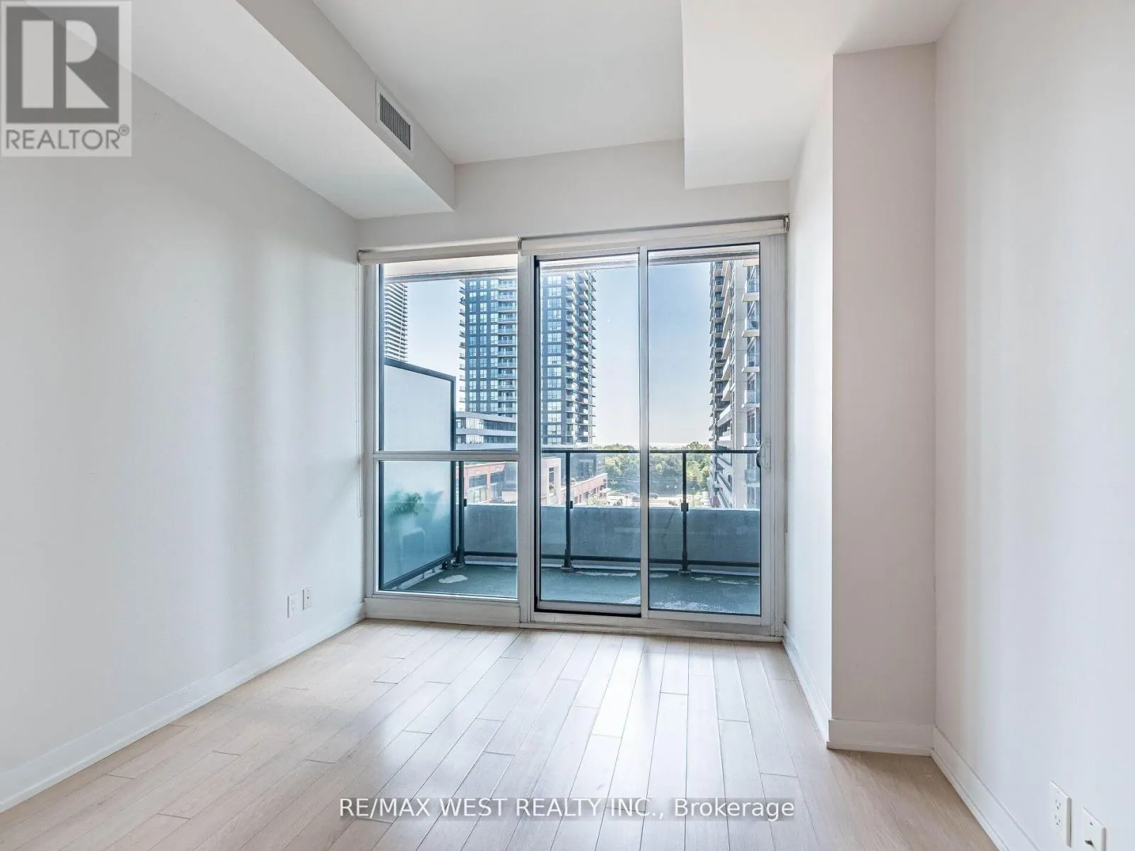 602 - 10 PARK LAWN ROAD