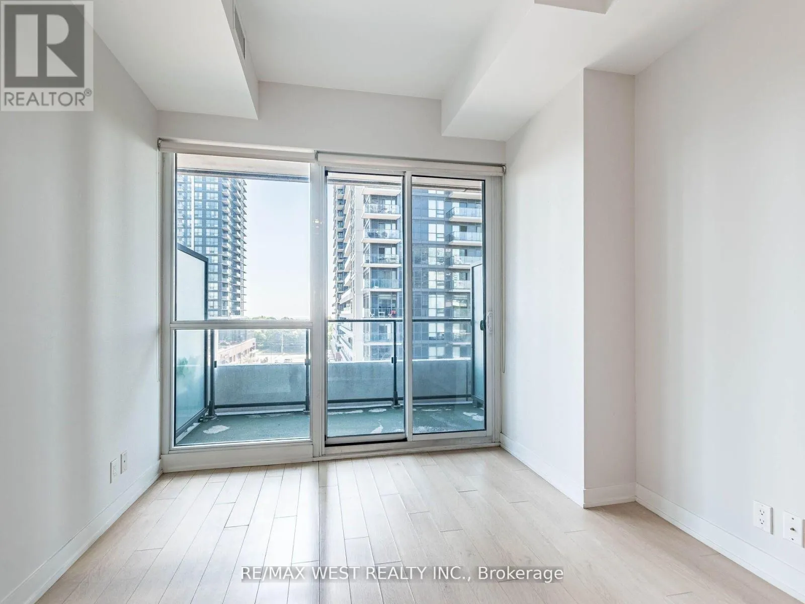 602 - 10 PARK LAWN ROAD