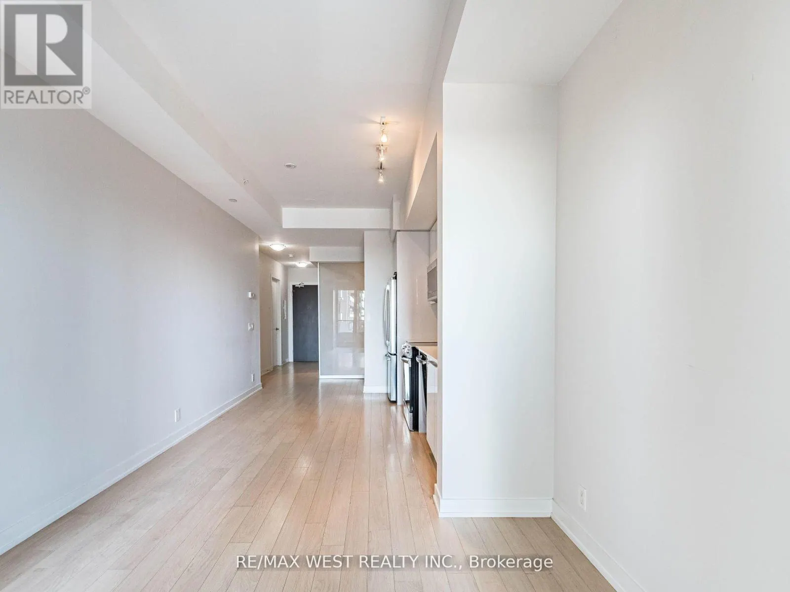 602 - 10 PARK LAWN ROAD