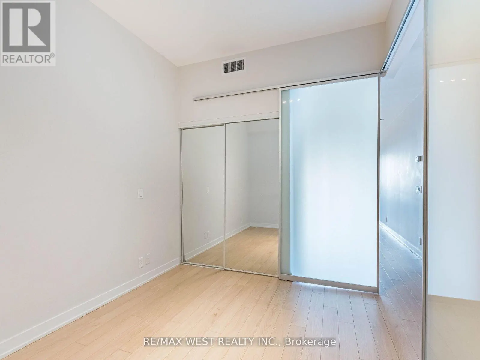 602 - 10 PARK LAWN ROAD