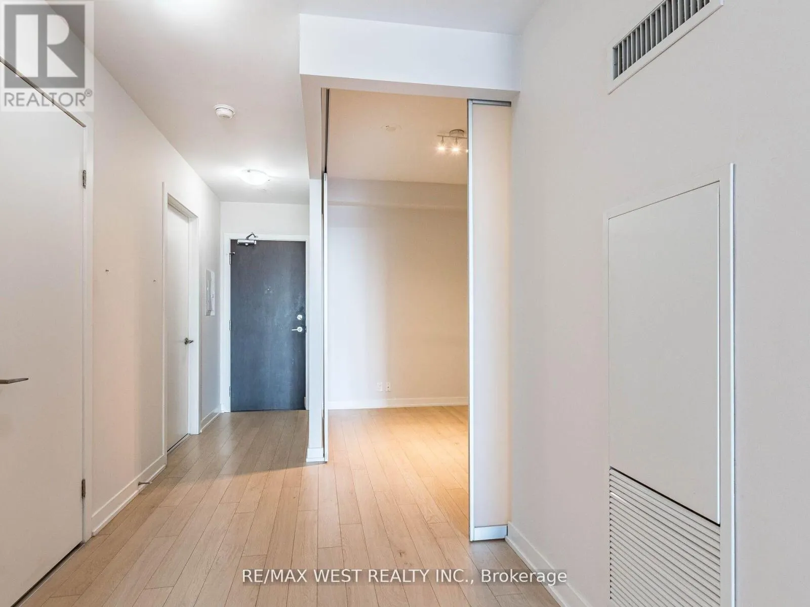 602 - 10 PARK LAWN ROAD