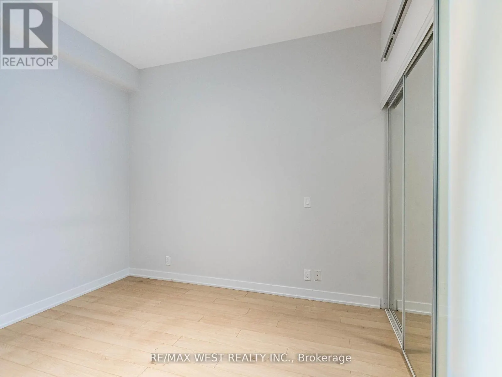 602 - 10 PARK LAWN ROAD