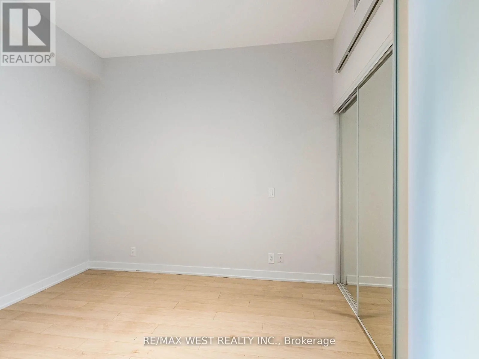 602 - 10 PARK LAWN ROAD