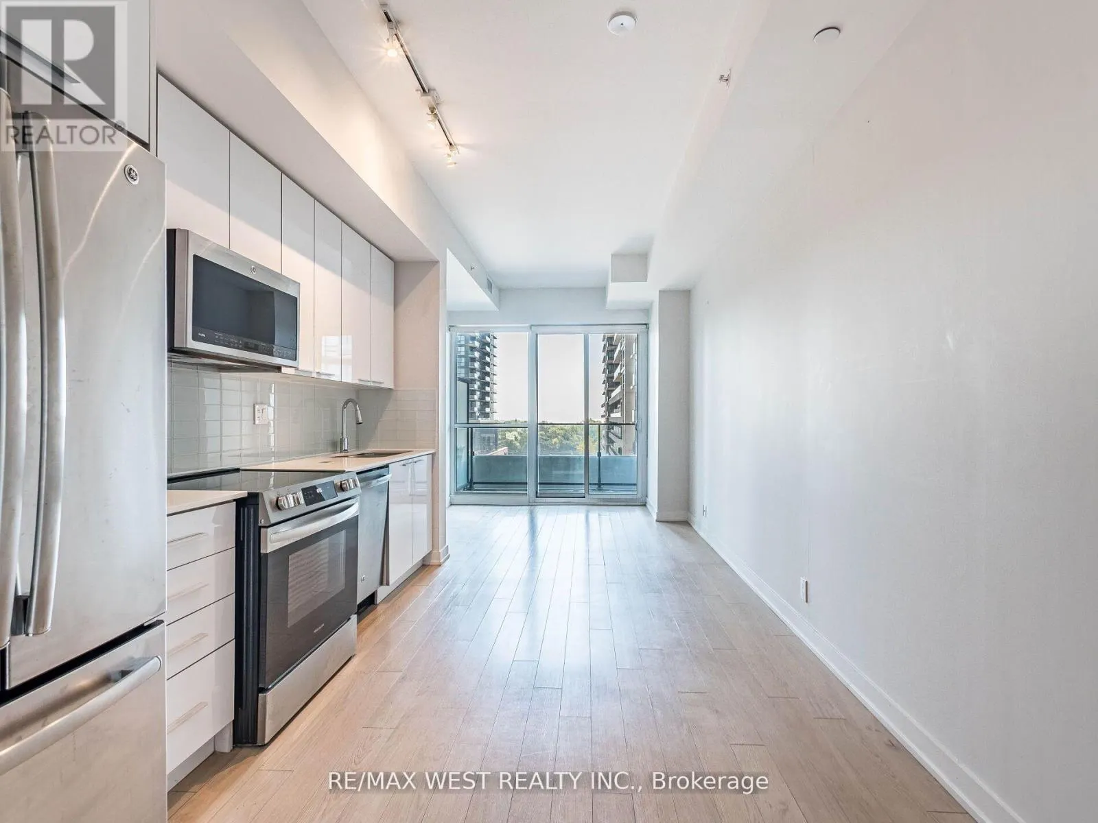 602 - 10 PARK LAWN ROAD