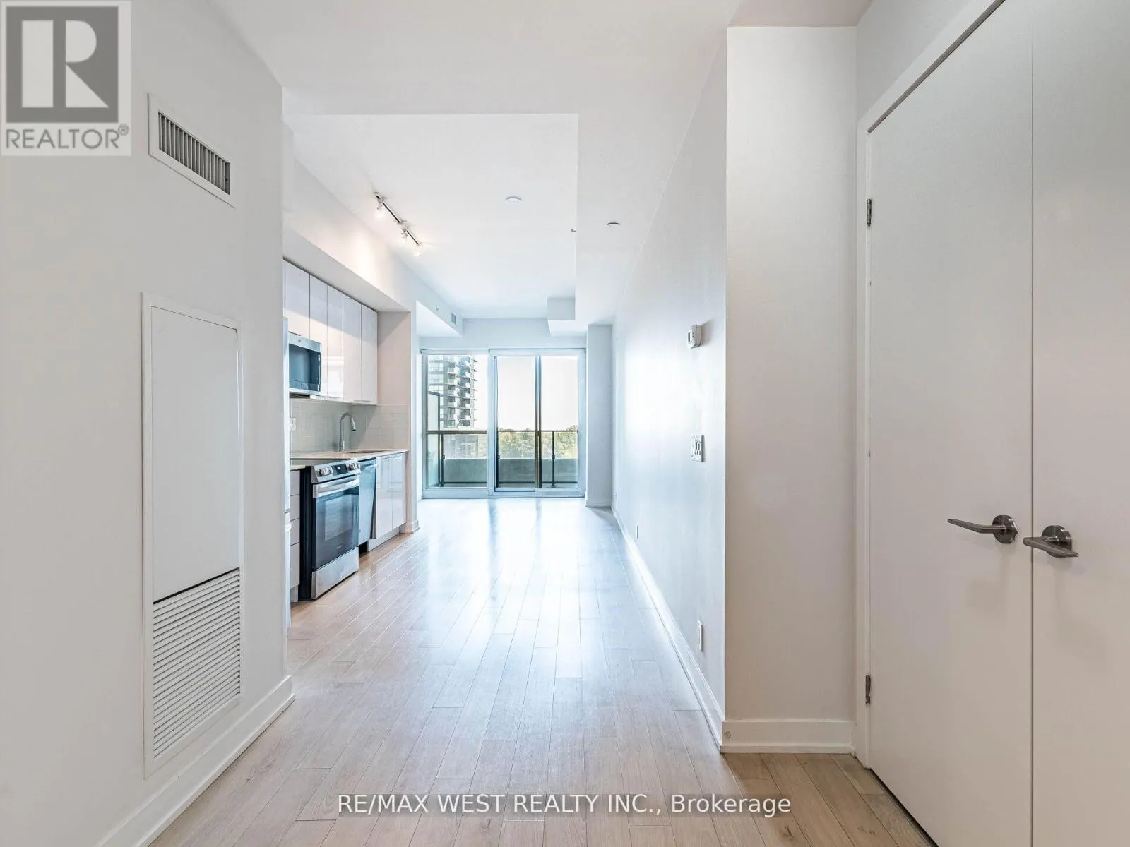 602 - 10 PARK LAWN ROAD