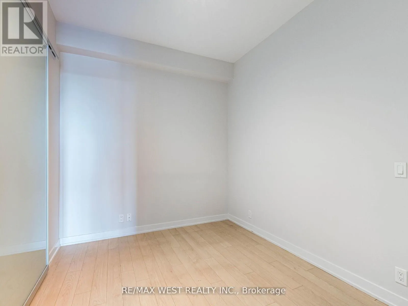 602 - 10 PARK LAWN ROAD