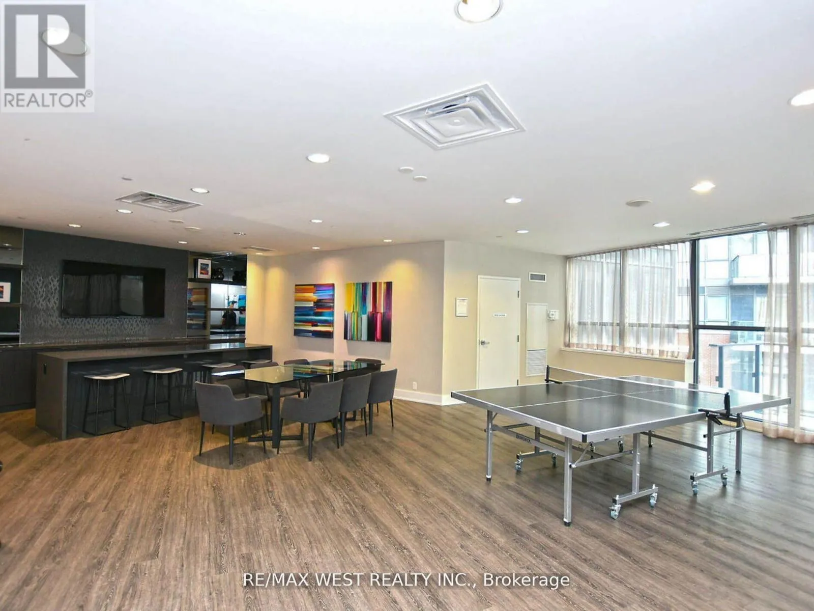 602 - 10 PARK LAWN ROAD