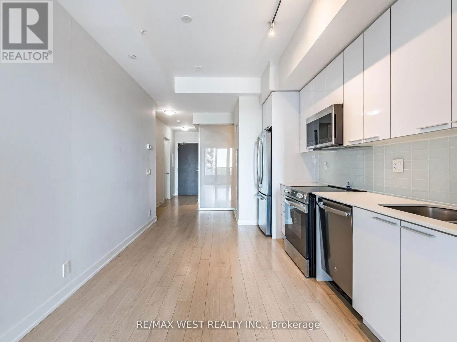 602 - 10 PARK LAWN ROAD
