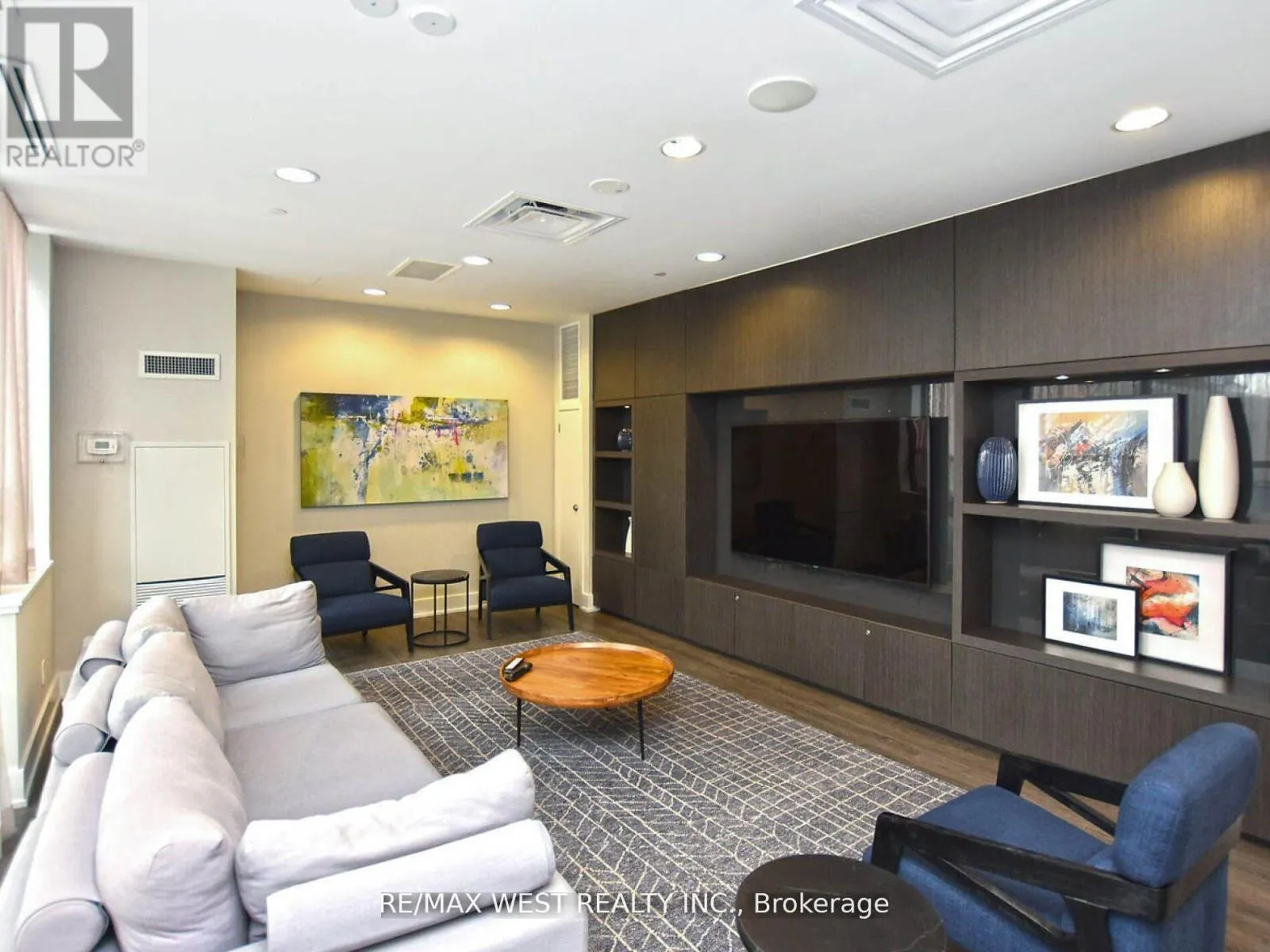 602 - 10 PARK LAWN ROAD