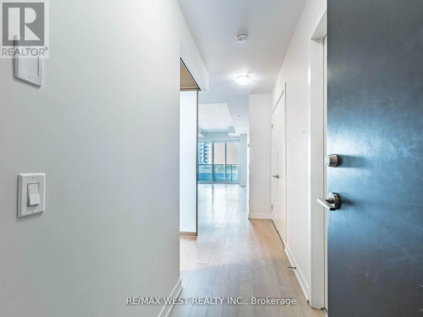 602 - 10 PARK LAWN ROAD