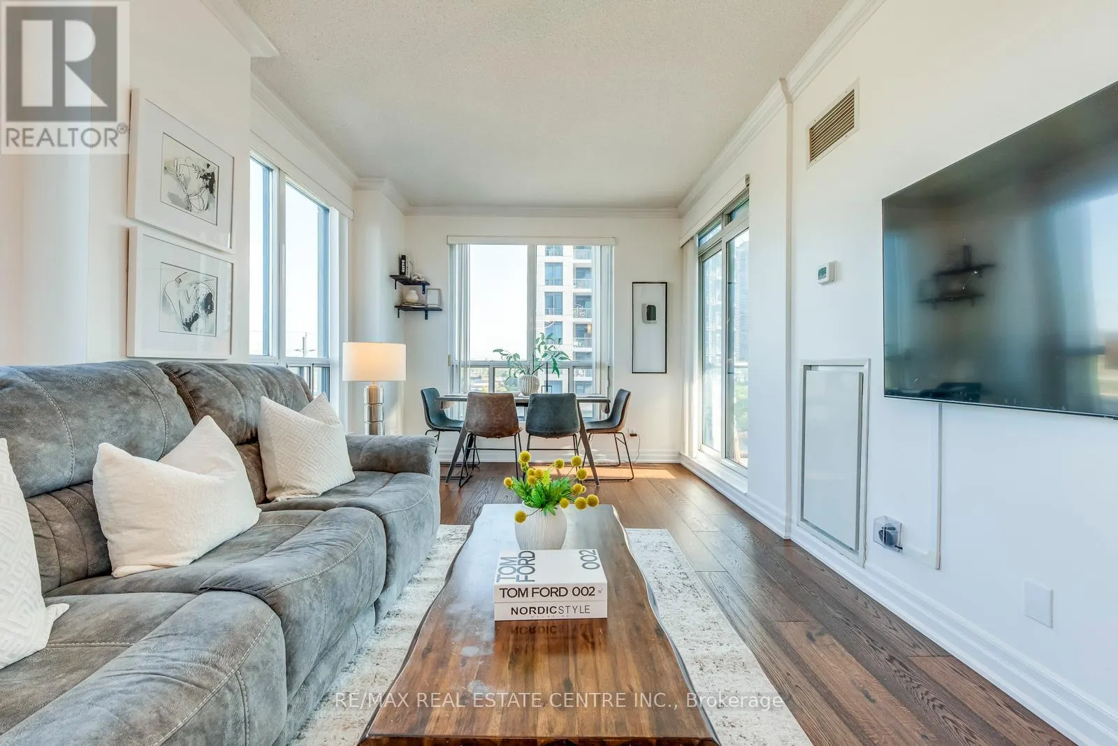 401 - 2087 LAKE SHORE BOULEVARD W