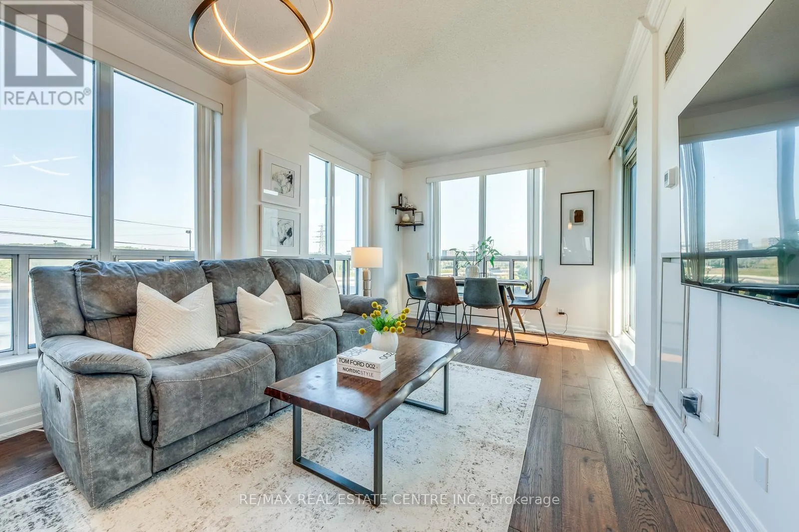 401 - 2087 LAKE SHORE BOULEVARD W