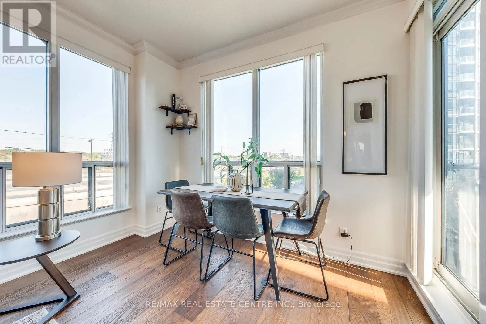 401 - 2087 LAKE SHORE BOULEVARD W
