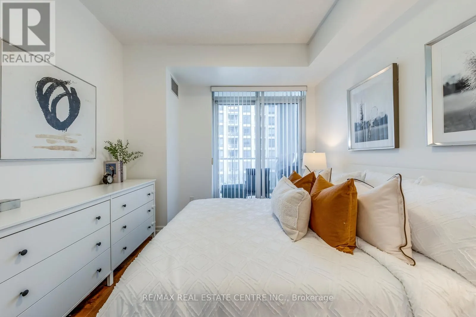 401 - 2087 LAKE SHORE BOULEVARD W