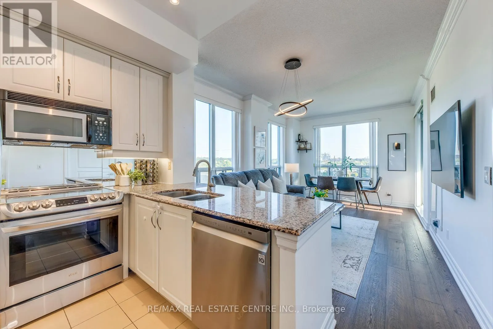 401 - 2087 LAKE SHORE BOULEVARD W