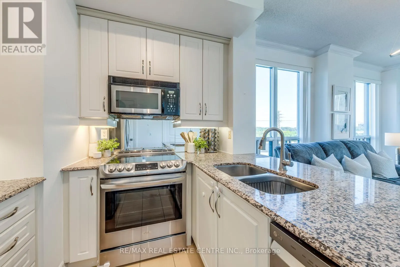 401 - 2087 LAKE SHORE BOULEVARD W