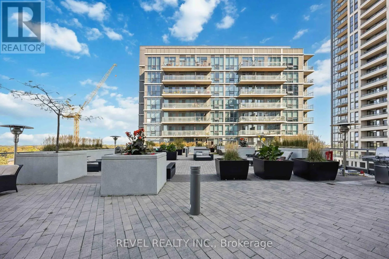 209 - 1185 THE QUEENSWAY