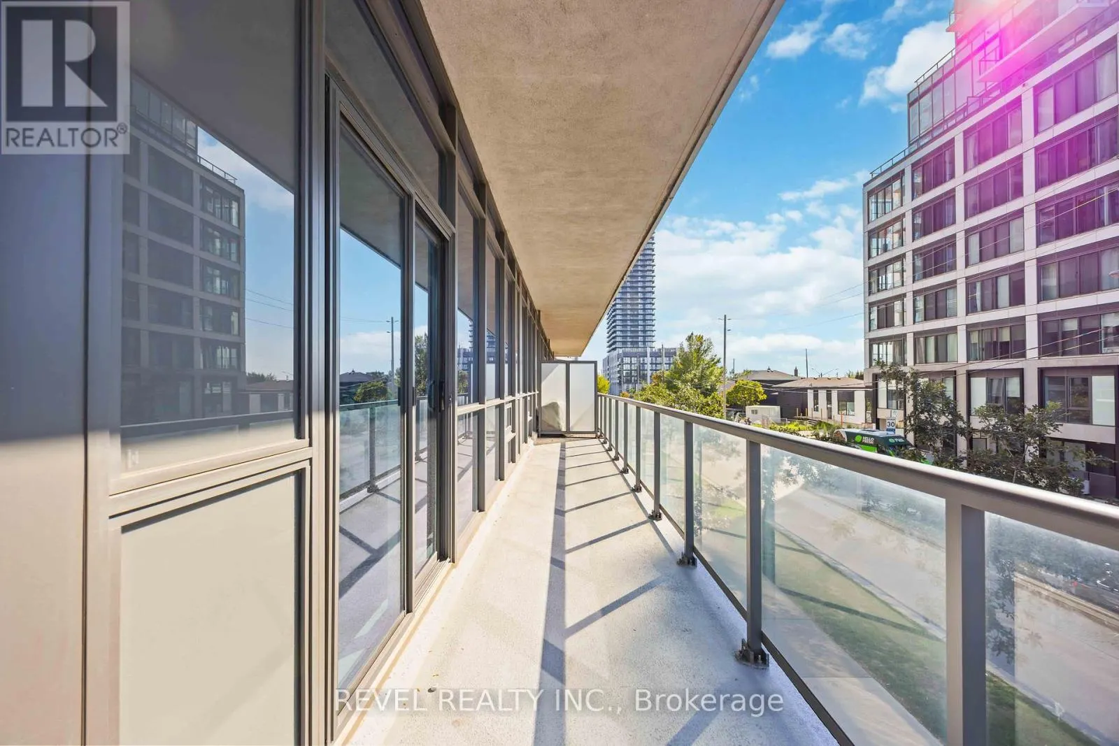 209 - 1185 THE QUEENSWAY