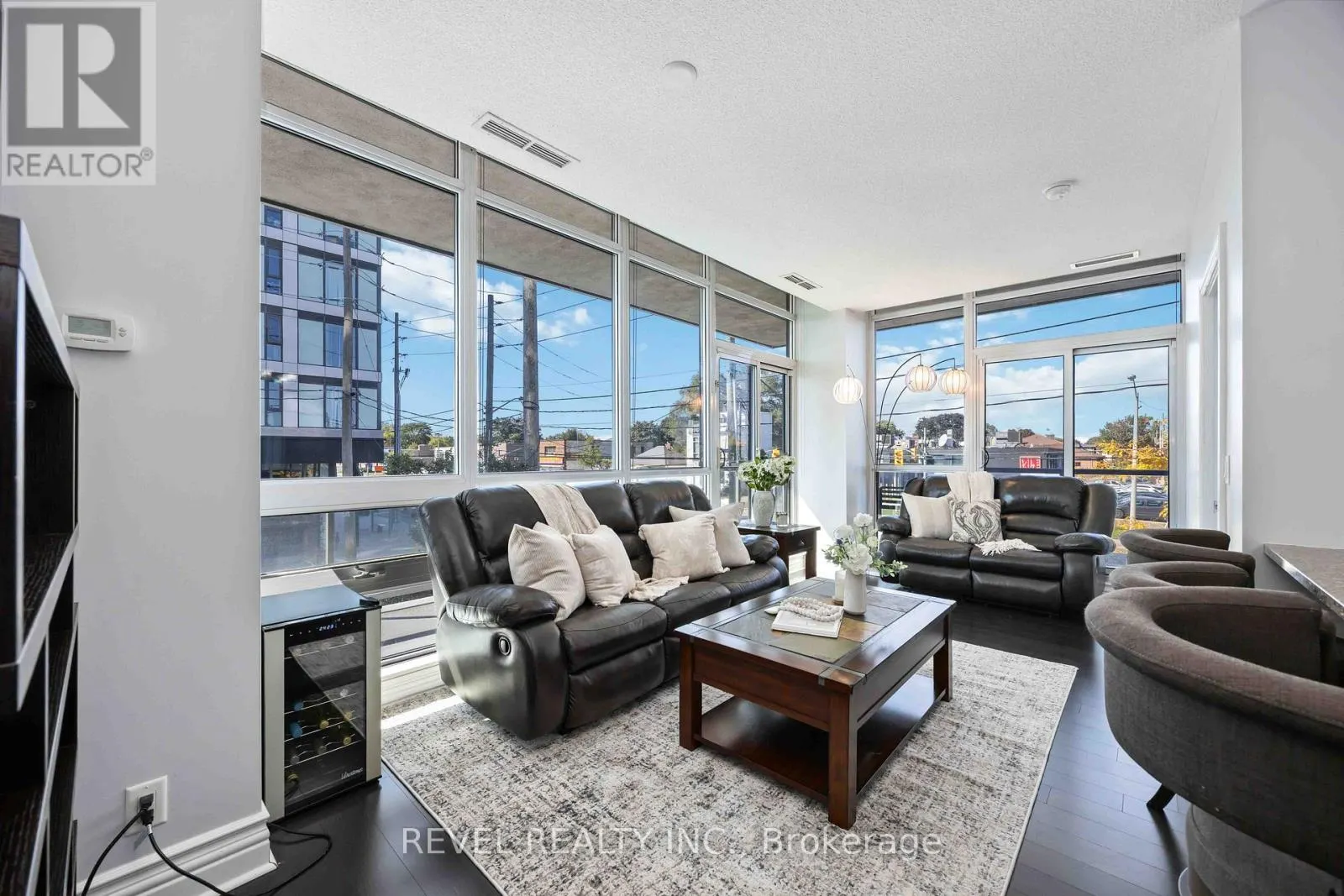 209 - 1185 THE QUEENSWAY