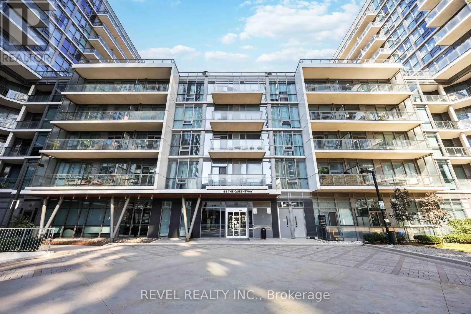 209 - 1185 THE QUEENSWAY