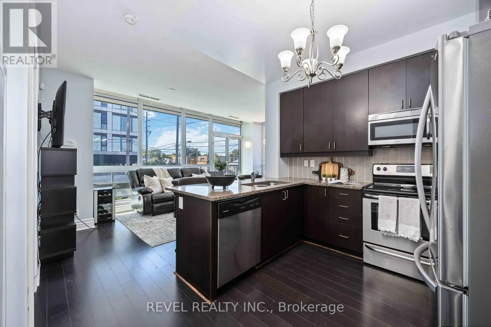 209 - 1185 THE QUEENSWAY