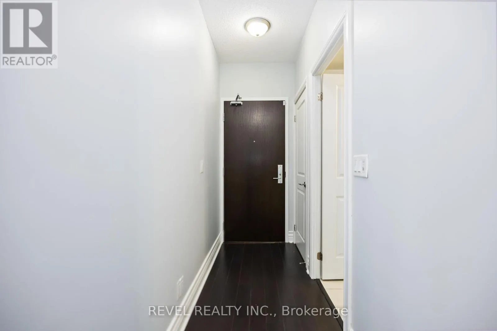 209 - 1185 THE QUEENSWAY