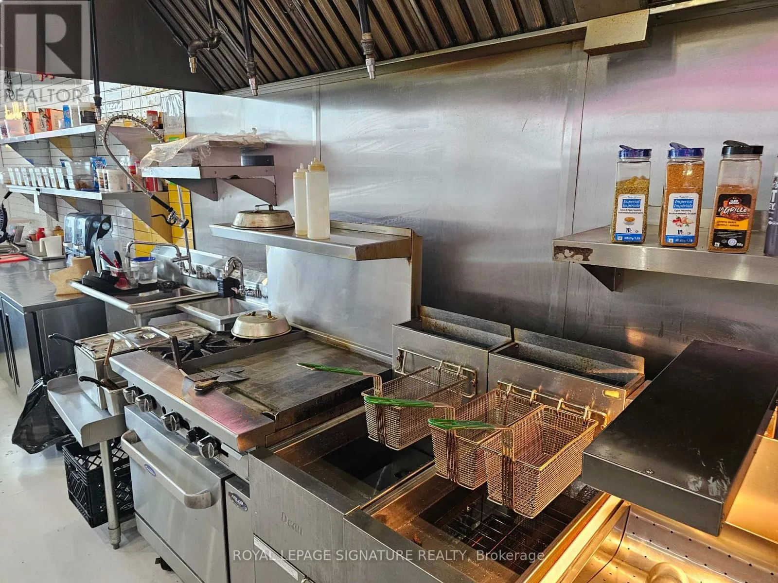 3 - 2880 QUEEN STREET E