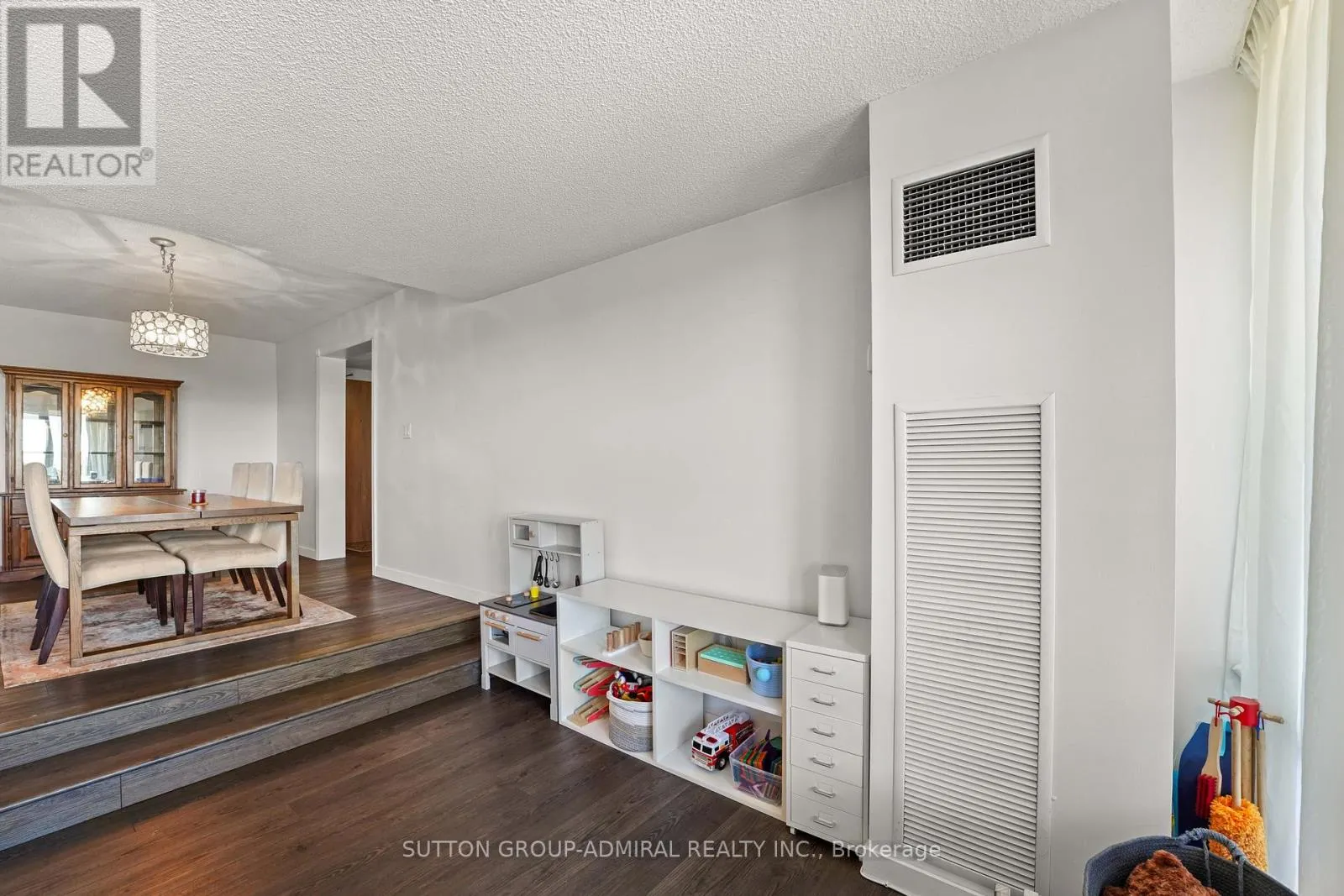 1001 - 270 SCARLETT ROAD