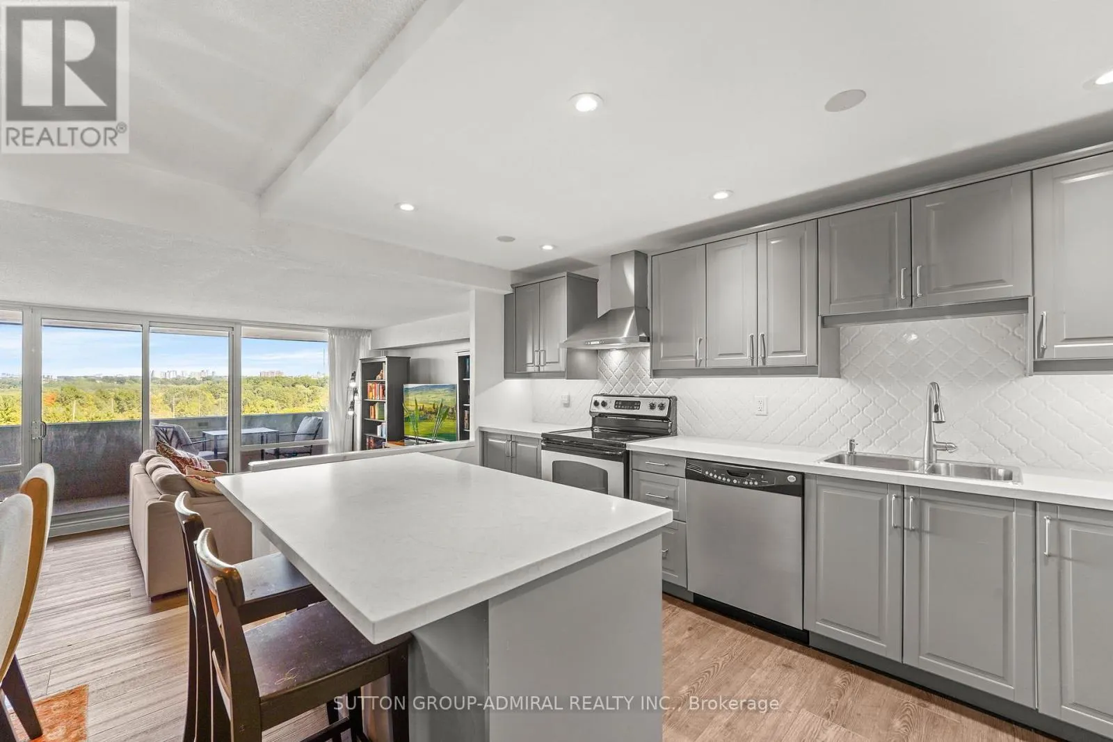 1001 - 270 SCARLETT ROAD