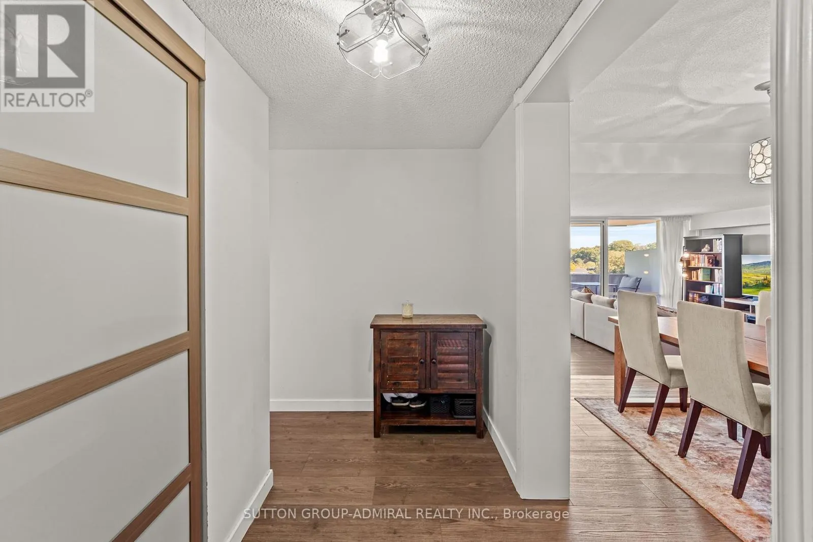 1001 - 270 SCARLETT ROAD