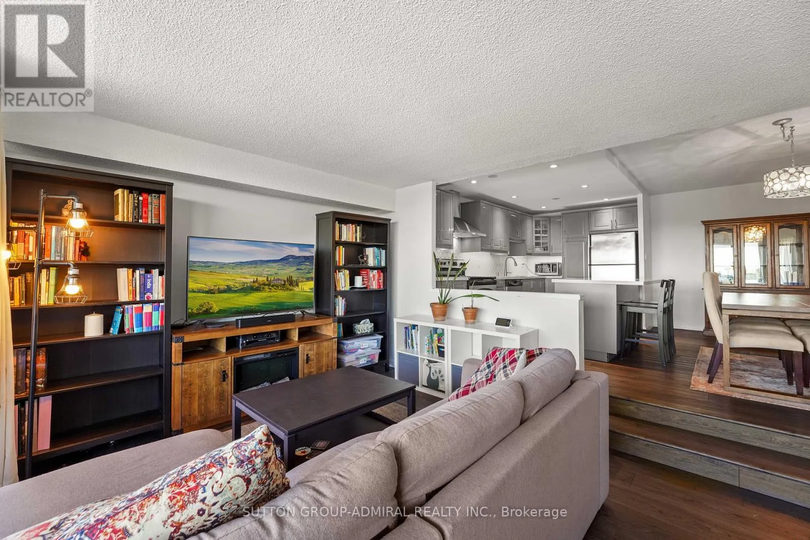 1001 - 270 SCARLETT ROAD