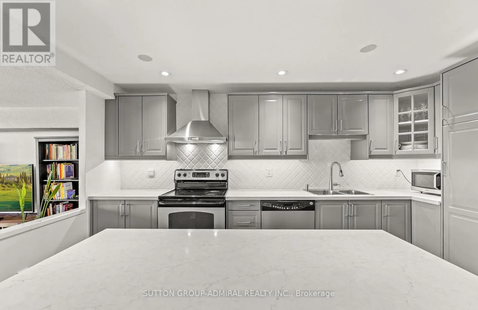 1001 - 270 SCARLETT ROAD