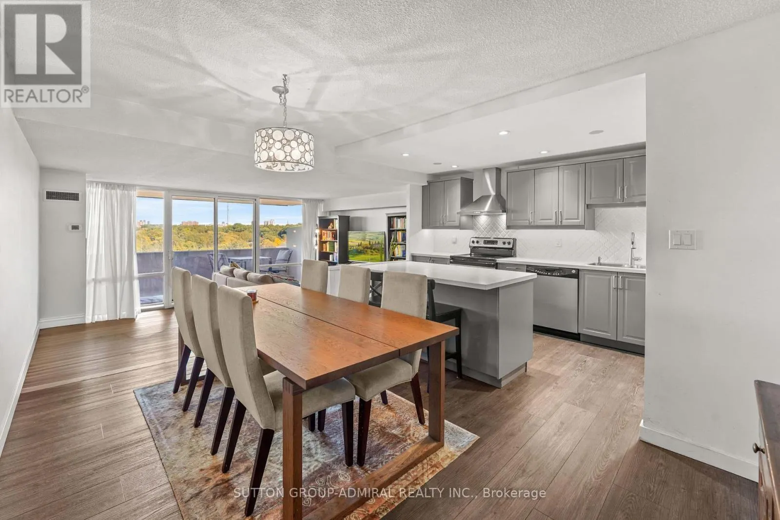 1001 - 270 SCARLETT ROAD