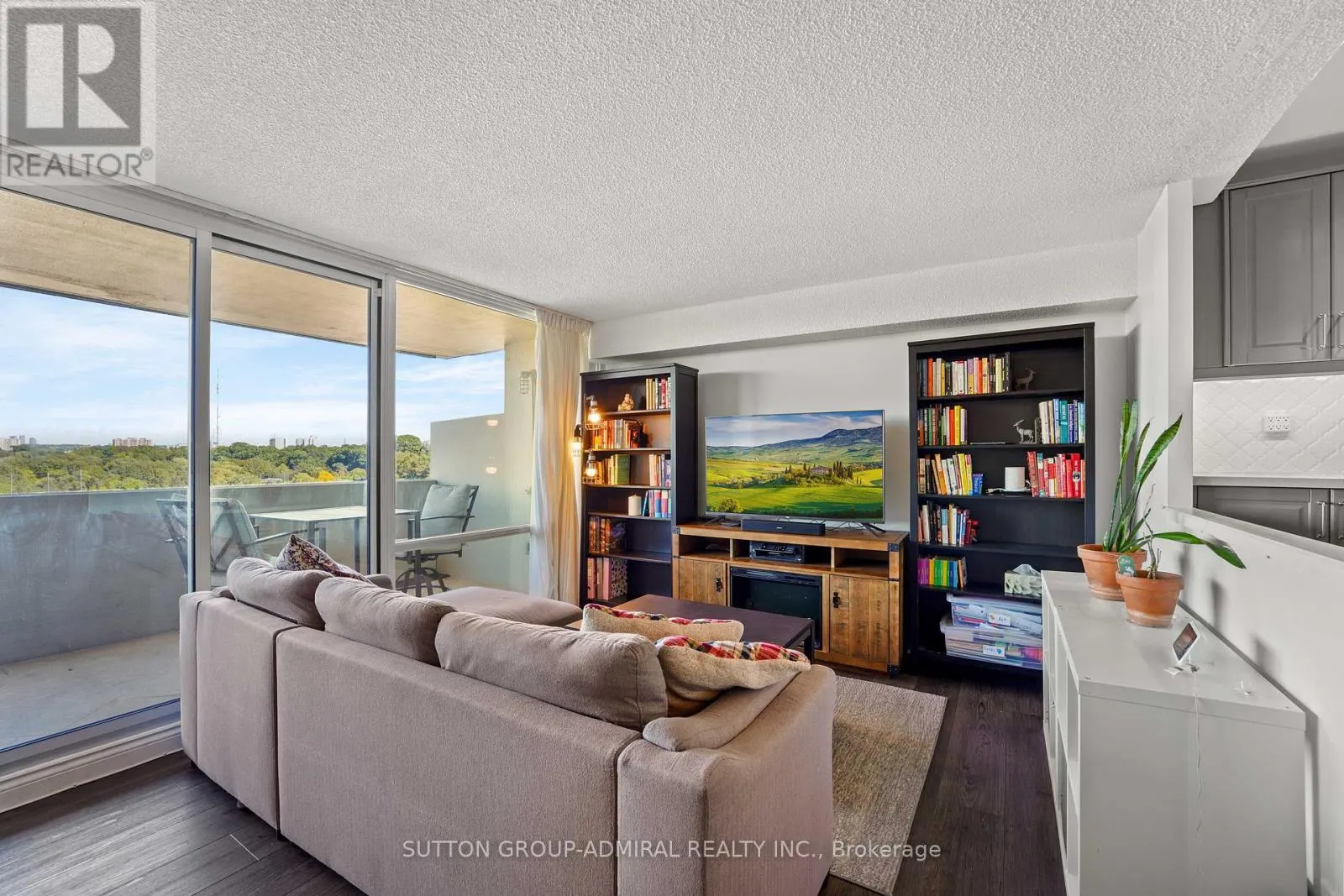 1001 - 270 SCARLETT ROAD