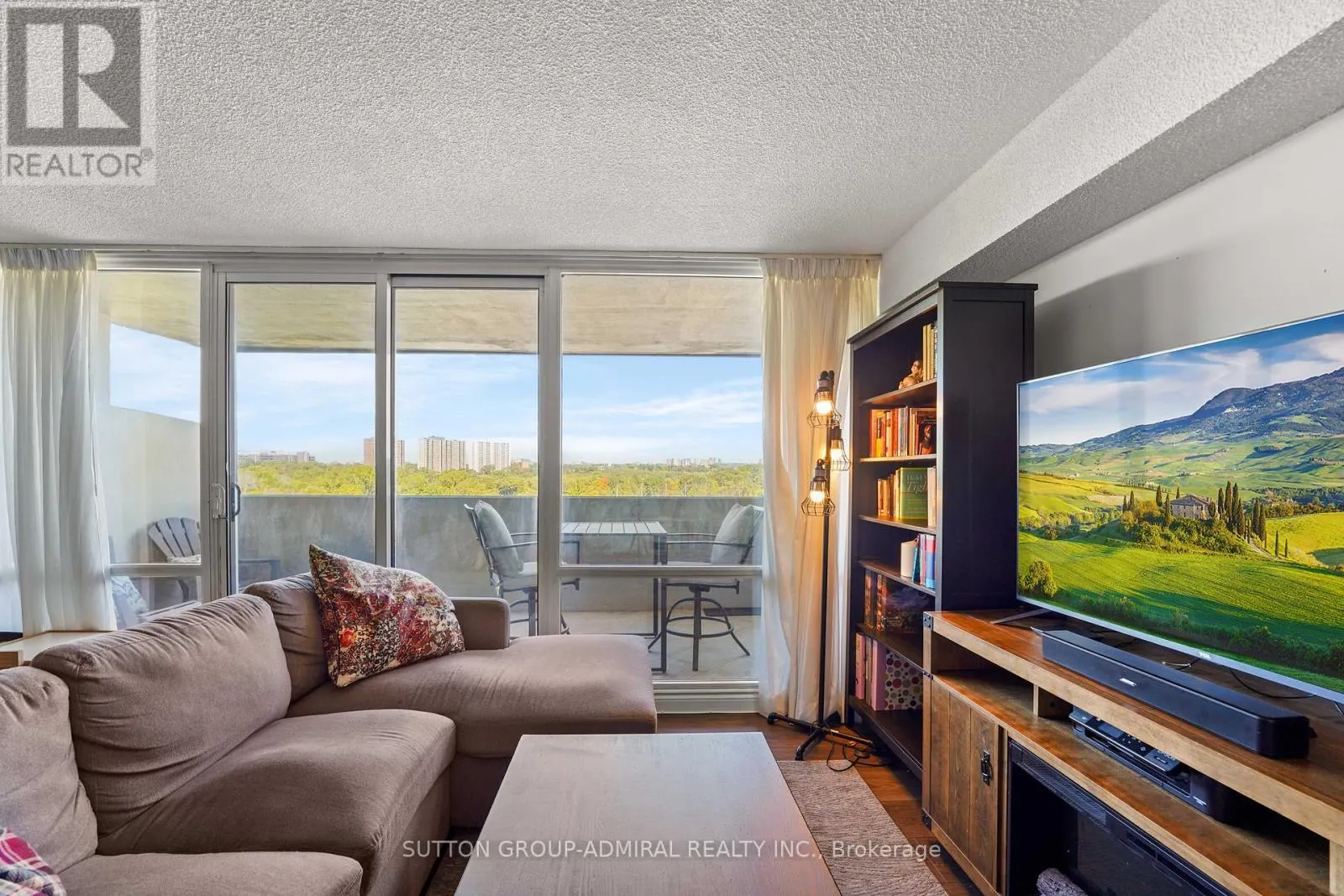1001 - 270 SCARLETT ROAD