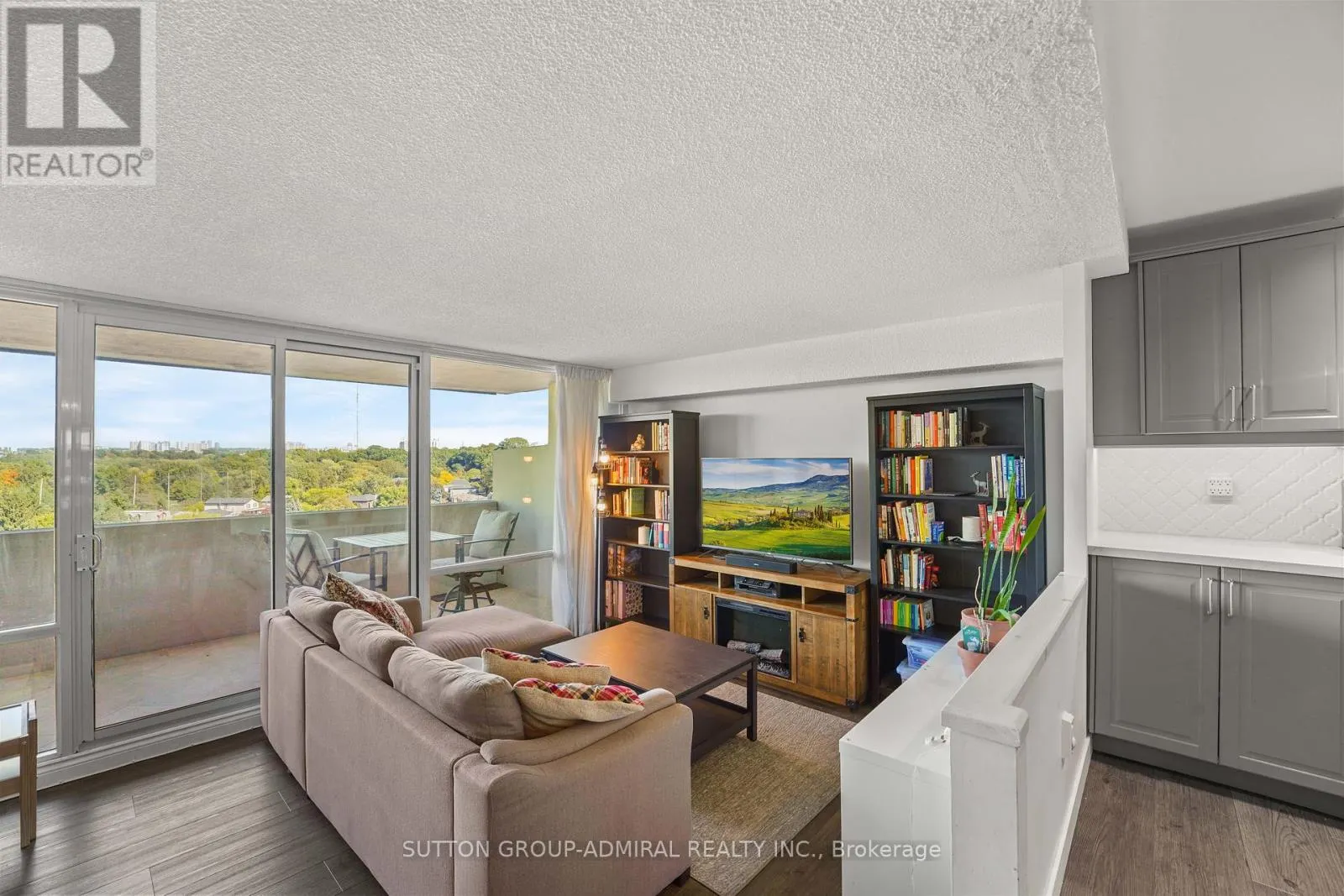 1001 - 270 SCARLETT ROAD